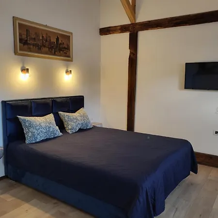 アパート By The River Ni