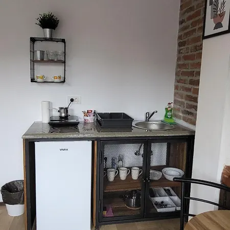 By The River アパート *