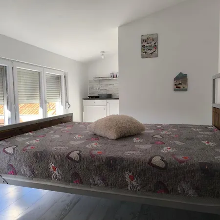 アパート By The River *