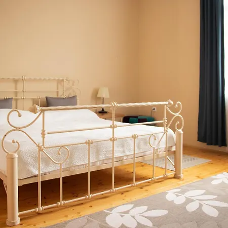 By The River アパート *