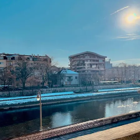 Διαμέρισμα By The River *