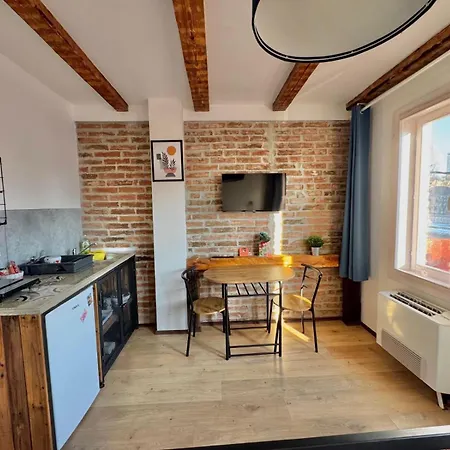 アパート By The River Ni