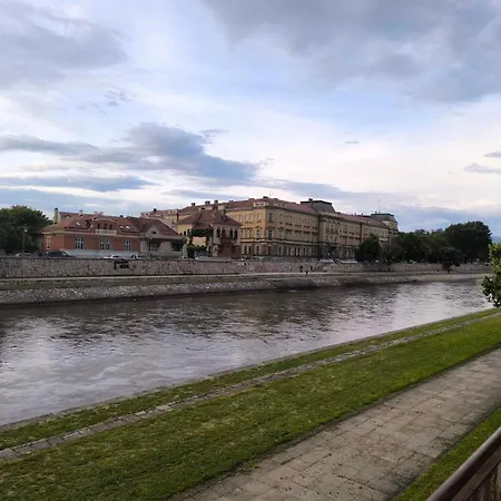 By The River Διαμέρισμα