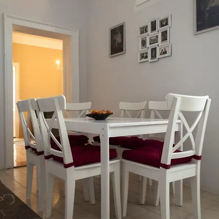 アパート By The River *